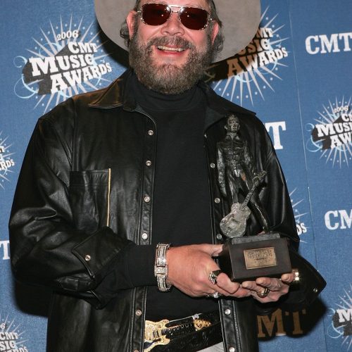 NASHVILLE, TN - APRIL 10:  Singer Hank Williams Jr. poses with the Johnny Cash Visionary Award in the press room at the 2006 CMT Music Awards at the Curb Event Center at Belmont University April 10, 2006 in Nashville, Tennessee.  (Photo by Paul Hawthorne/Getty Images)